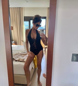 mirror pose customer swimsuit picture 